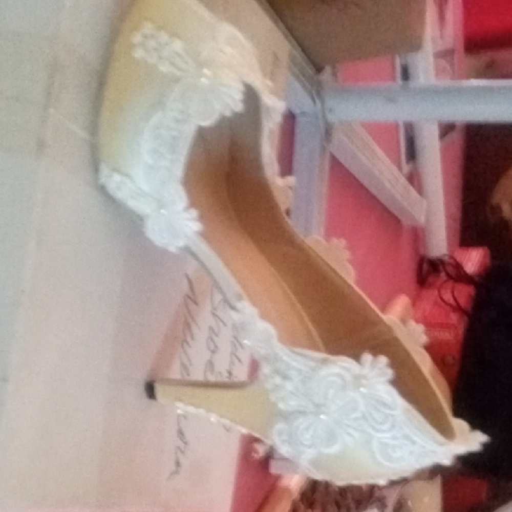 Elegant Cream Lace Heels with Stiletto Design